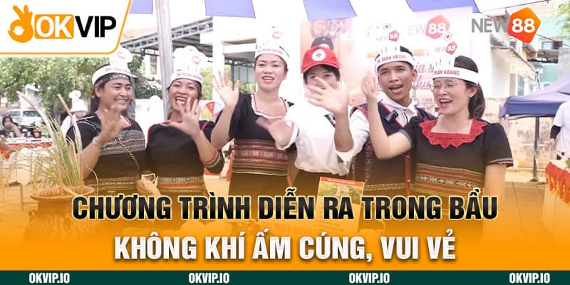 Chương trình diễn ra trong bầu không khí ấm cúng, vui vẻ